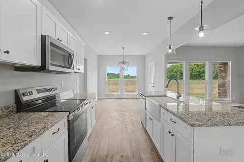 Kitchen - 530 Cherry Tree Ln, Coldwater, MS 38618 photo 2 of 2