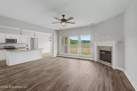 Living - 530 Cherry Tree Ln, Coldwater, MS 38618 photo 1 of 4