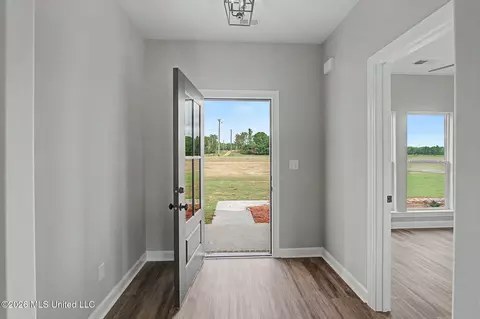 Entry Way - 530 Cherry Tree Ln, Coldwater, MS 38618 photo 1 of 6