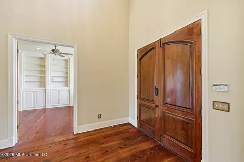 Entry Way - 553 Twin Cedars Dr, Madison, MS 39110 photo 2 of 7