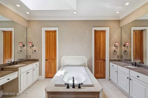 Bath - 553 Twin Cedars Dr, Madison, MS 39110 photo 1 of 7