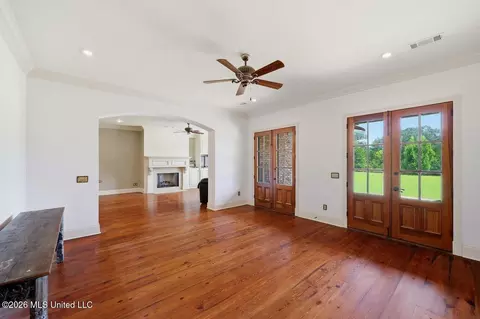 Living - 553 Twin Cedars Dr, Madison, MS 39110 photo 2 of 8