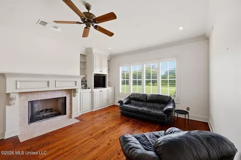Living - 553 Twin Cedars Dr, Madison, MS 39110 photo 5 of 8