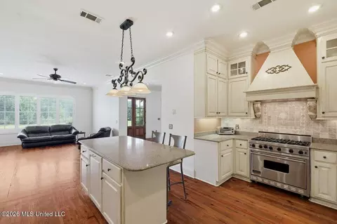 Kitchen - 553 Twin Cedars Dr, Madison, MS 39110 photo 3 of 4