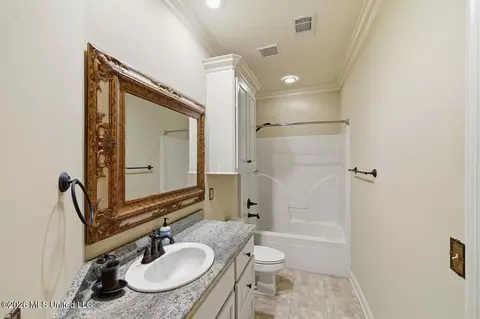Bath - 553 Twin Cedars Dr, Madison, MS 39110 photo 6 of 7
