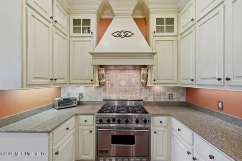 Kitchen - 553 Twin Cedars Dr, Madison, MS 39110 photo 1 of 4