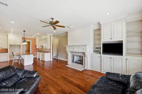 Living - 553 Twin Cedars Dr, Madison, MS 39110 photo 7 of 8