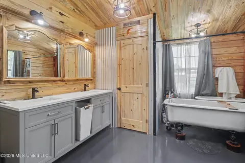 Bath - 1 Stringer Rd, Wiggins, MS 39577 photo 1 of 2