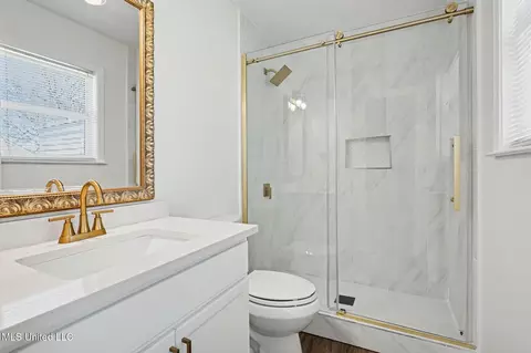 Bath - 4490 S Big Horn Dr, Nesbit, MS 38651 photo 1 of 4