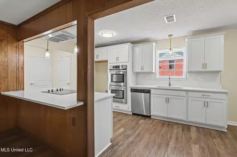 Kitchen - 4490 S Big Horn Dr, Nesbit, MS 38651 photo 1 of 3
