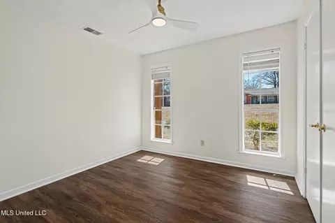 Bedroom - 4490 S Big Horn Dr, Nesbit, MS 38651 photo 2 of 4