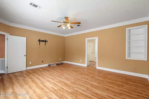 Living - 2111 Old Brookhaven Rd, Summit, MS 39666 photo 6 of 6