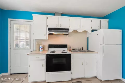 Kitchen - 2111 Old Brookhaven Rd, Summit, MS 39666 photo 6 of 6