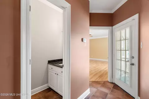 Entry Way - 2111 Old Brookhaven Rd, Summit, MS 39666 photo 3 of 4