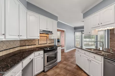 Kitchen - 2111 Old Brookhaven Rd, Summit, MS 39666 photo 3 of 6