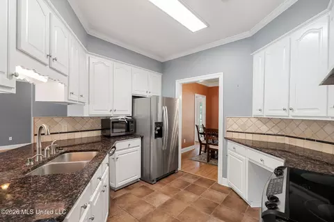 Kitchen - 2111 Old Brookhaven Rd, Summit, MS 39666 photo 2 of 6