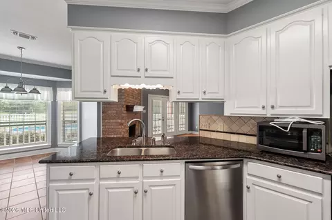 Kitchen - 2111 Old Brookhaven Rd, Summit, MS 39666 photo 5 of 6