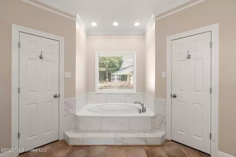 Bath - 2111 Old Brookhaven Rd, Summit, MS 39666 photo 1 of 6