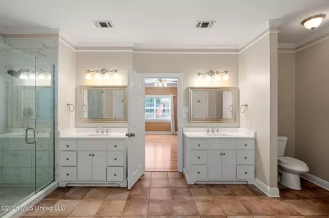 Bath - 2111 Old Brookhaven Rd, Summit, MS 39666 photo 3 of 6