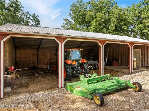 Exterior - 2111 Old Brookhaven Rd, Summit, MS 39666 photo 18 of 27