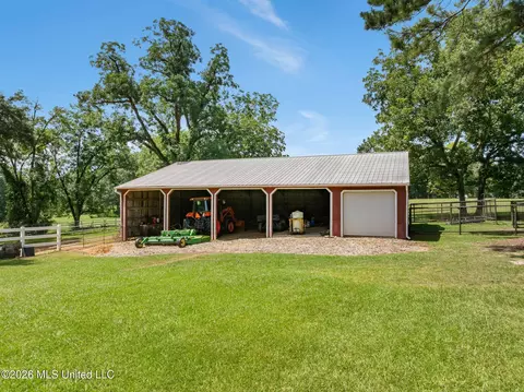 Exterior - 2111 Old Brookhaven Rd, Summit, MS 39666 photo 17 of 27