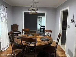 Dining - 4322 Manhattan Rd, Jackson, MS 39206 photo 5 of 5