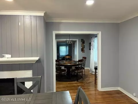 Dining - 4322 Manhattan Rd, Jackson, MS 39206 photo 3 of 5