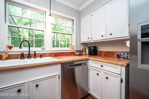 Kitchen - 1683 Wilhurst St, Jackson, MS 39211 photo 2 of 3