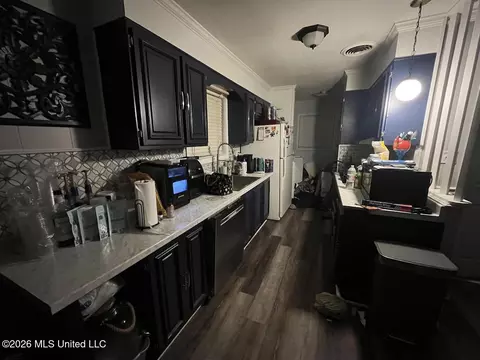 Kitchen - 30 Ox Dr, Grenada, MS 38901 photo 1 of 4