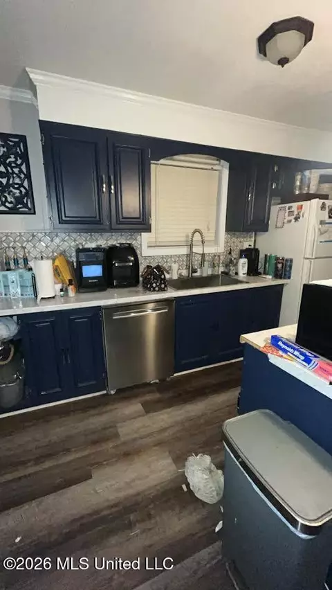 Kitchen - 30 Ox Dr, Grenada, MS 38901 photo 2 of 4