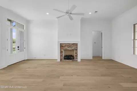 Living - 124 Mission Park Dr, Madison, MS 39110 photo 1 of 1