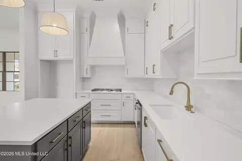 Kitchen - 124 Mission Park Dr, Madison, MS 39110 photo 2 of 3