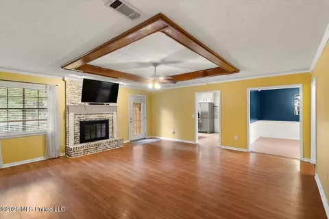 Living - 44 Sunline Ct, Brandon, MS 39042 photo 2 of 3