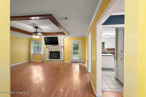 Living - 44 Sunline Ct, Brandon, MS 39042 photo 1 of 3