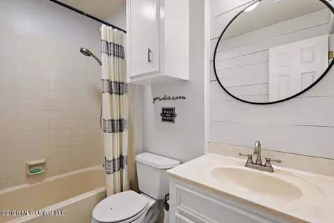 Bath - 44 Sunline Ct, Brandon, MS 39042 photo 3 of 3