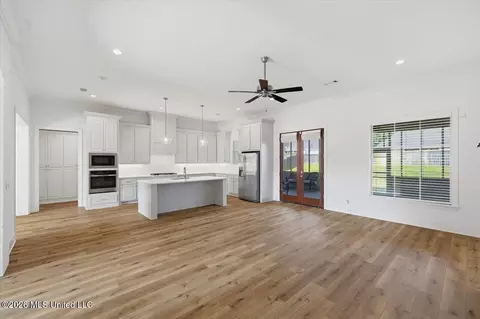 Living - 615 Crossvine Rdg, Madison, MS 39110 photo 3 of 5