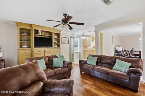 Living - 2805 Pine Circle Dr, Pearl, MS 39208 photo 3 of 3
