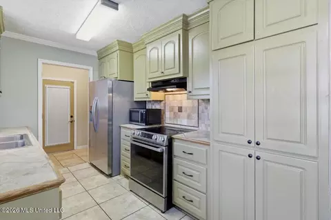 Kitchen - 2805 Pine Circle Dr, Pearl, MS 39208 photo 2 of 2