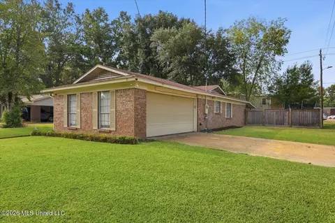 Exterior - 2805 Pine Circle Dr, Pearl, MS 39208 photo 2 of 3