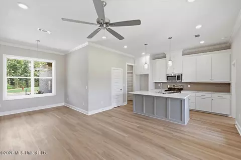 Living - 140 Stapleton Dr, Canton, MS 39046 photo 2 of 4