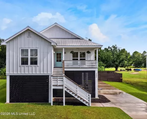 204 Piney Ridge Rd, Waveland, MS 39576