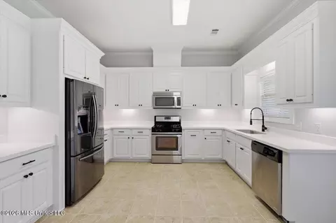 Kitchen - 116 Northwind Dr, Madison, MS 39110 photo 2 of 3