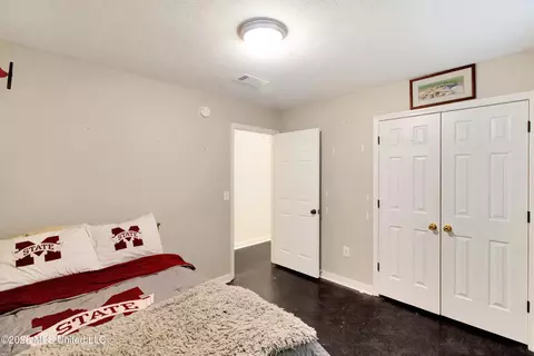 Bedroom - 201 Edgewater Branch Dr, Brandon, MS 39042 photo 2 of 4