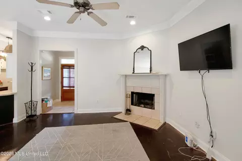 Living - 201 Edgewater Branch Dr, Brandon, MS 39042 photo 1 of 3