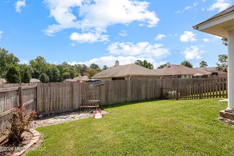 Exterior - 201 Edgewater Branch Dr, Brandon, MS 39042 photo 9 of 10