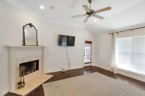 Living - 201 Edgewater Branch Dr, Brandon, MS 39042 photo 3 of 3