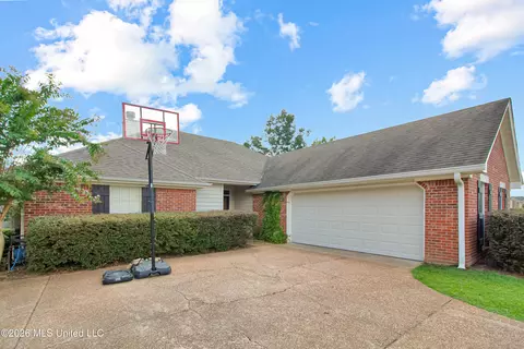 Exterior - 201 Edgewater Branch Dr, Brandon, MS 39042 photo 3 of 10