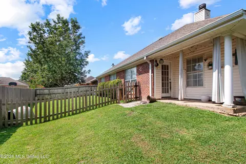 Exterior - 201 Edgewater Branch Dr, Brandon, MS 39042 photo 8 of 10