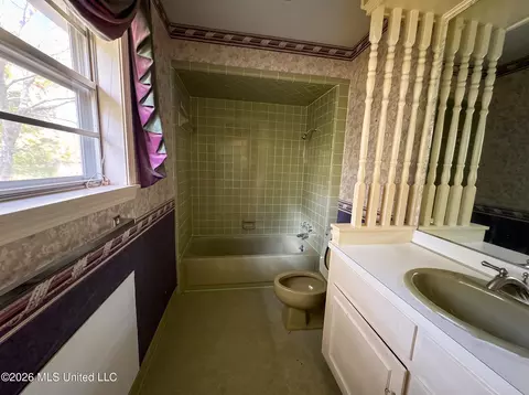 Bath - 5251 Old Canton Rd, Jackson, MS 39211 photo 2 of 2