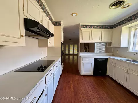 Kitchen - 5251 Old Canton Rd, Jackson, MS 39211 photo 1 of 1